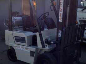 Crown 1.8 Ton forklift for sale 5000mm lift height solid tyres side shift - picture2' - Click to enlarge
