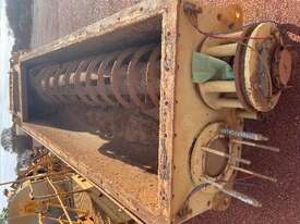 Screw conveyor hopper and twin screw feeder (one screw missing) - picture0' - Click to enlarge