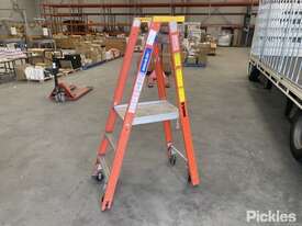 Indalex 3ft Fibreglass Platform Ladder - picture0' - Click to enlarge