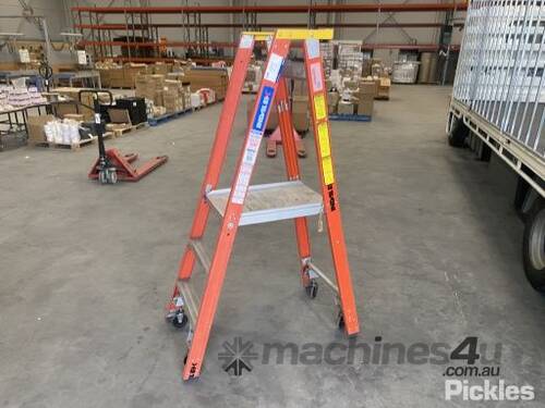 Indalex 3ft Fibreglass Platform Ladder