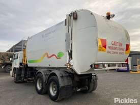 2014 Iveco ACCO - picture2' - Click to enlarge