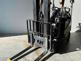  Crown forklift container mast - picture0' - Click to enlarge