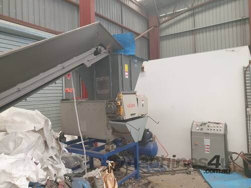 GENOX V500 SINGLE SHAFT SHREDDER