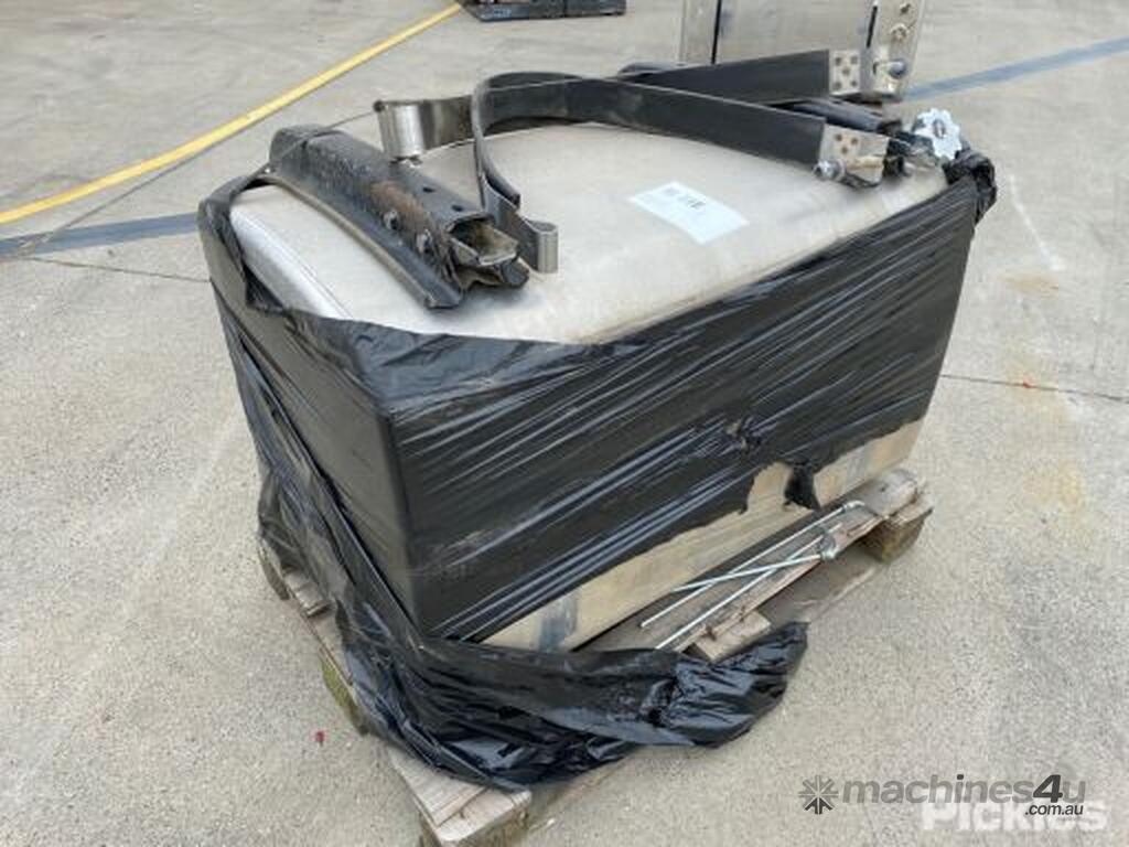 Used Hilton MFG Pty Ltd Truck Fuel Tank Unknown Capacity Tank Straps