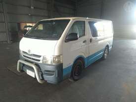 Toyota Hiace 200 - picture1' - Click to enlarge