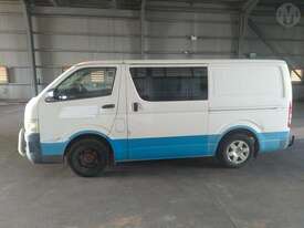 Toyota Hiace 200 - picture2' - Click to enlarge