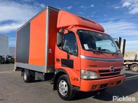 2010 Hino 300 714 Hybrid Pantech - picture0' - Click to enlarge