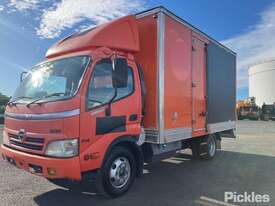 2010 Hino 300 714 Hybrid Pantech - picture0' - Click to enlarge