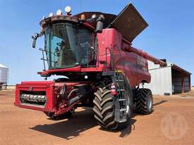 Case IH 8240 Header - picture1' - Click to enlarge