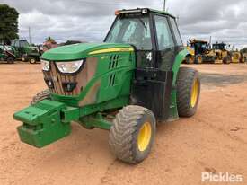 John Deere 4x4 Tractor - picture0' - Click to enlarge