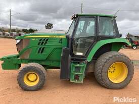 John Deere 4x4 Tractor - picture1' - Click to enlarge