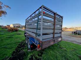 Tandem Axle Trailer with Stock Crate - picture2' - Click to enlarge