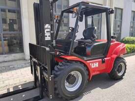 UHI TR35 3.5T 4WD Diesel Rought Terrain Forklift with 3-Stage 4.5m Lifting Height - picture0' - Click to enlarge