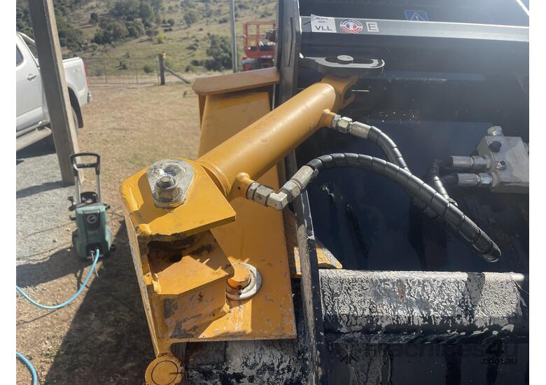 Used 2020 kerfab Mixer bucket material bucket Horizontal Feed Mixer in