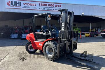UHI TR35 3.5T 4WD Diesel Rought Terrain Forklift with 3-Stage 4.5m Lifting Height