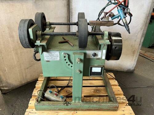 caption Methods Weldfast Pipe Manipulator welding rotator with heating torch