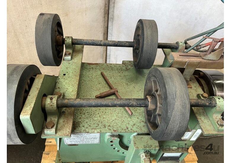 caption Methods Weldfast Pipe Manipulator welding rotator with heating torch