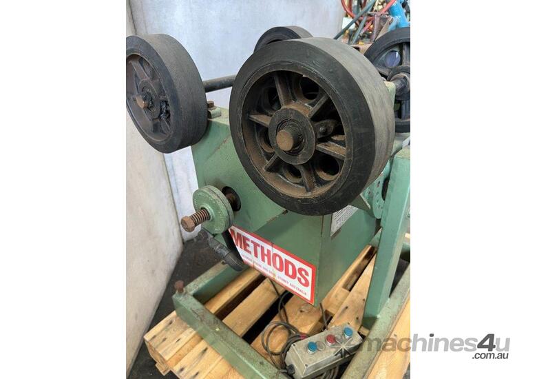 caption Methods Weldfast Pipe Manipulator welding rotator with heating torch