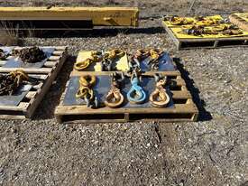 8 x Lifting Hooks and D Shackles - picture0' - Click to enlarge