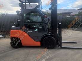 Toyota 3.5T Forklift Fully Enclosed Cabin - picture0' - Click to enlarge