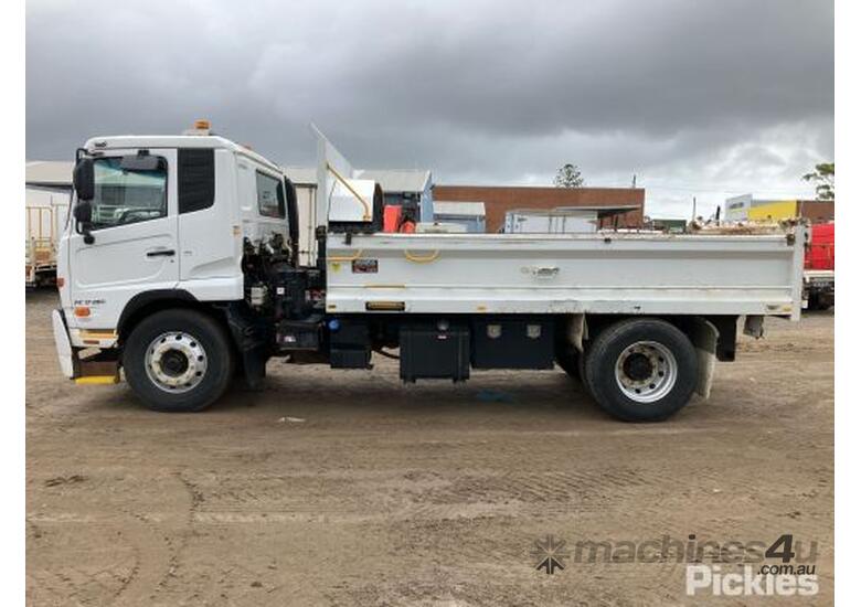 Buy Used 2014 nissan ud 2014 Nissan UD PKC8E Tipper Tipper Trucks in ...