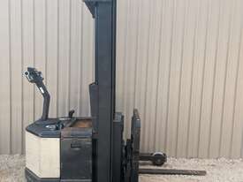 CROWN 1.36T Walkie Reach Stacker with only *2,597 hours* - picture2' - Click to enlarge