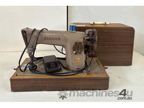 SINGER SEWING MACHINE