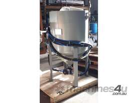 Sand Blasting Pot 800L w Spare Bull Hoses & Nozzles - picture0' - Click to enlarge