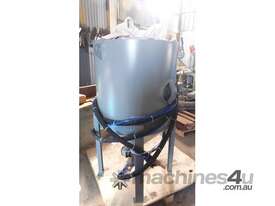 Sand Blasting Pot 800L w Spare Bull Hoses & Nozzles - picture1' - Click to enlarge