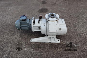 Roots Blower Vacuum Pump - 1.1kW - Ruvac WAU 151