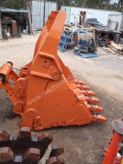 caption Hitachi EX400 Bottom Dump Rock Bucket