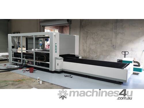 Oree Fiber Laser 3m x 1.5m Exchange Table with Rotary Axis 6.5m 3KW IPG