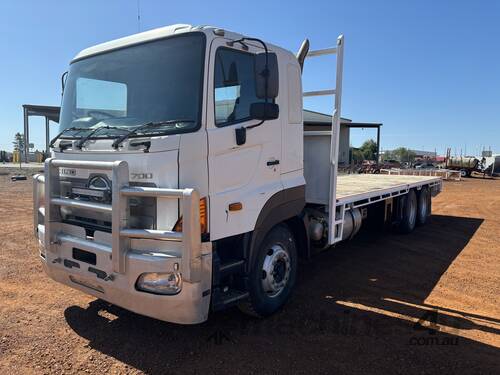 2005 Hino FS1E 700   Tray Truck