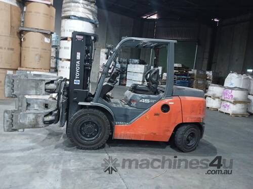 2020 Toyota Forklift 4.5 Ton - With Paper Grab and Tynes