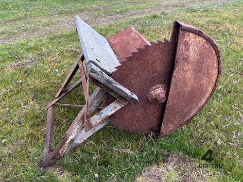 FERGUSON TRACTOR MOUNTED SAW