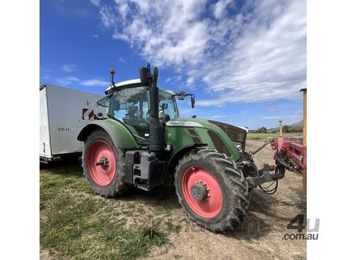 2015 FENDT 724/743 VARIO 4WD 220 HP CABIN TRACTOR