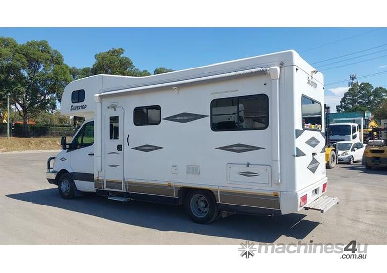 caption Mercedes-Benz Sprinter 515