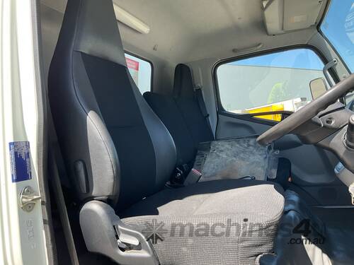 caption 2021 Mitsubishi Fuso Canter 515 Refrigerated Pantech