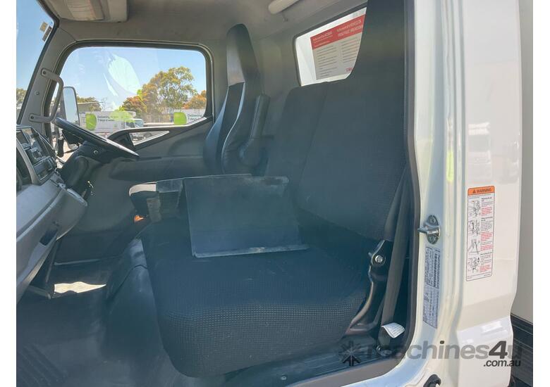 caption 2021 Mitsubishi Fuso Canter 515 Refrigerated Pantech