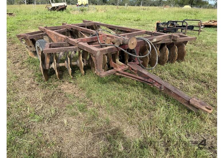 caption 28 PLATE NAPIER OFFSET DISC PLOUGH
