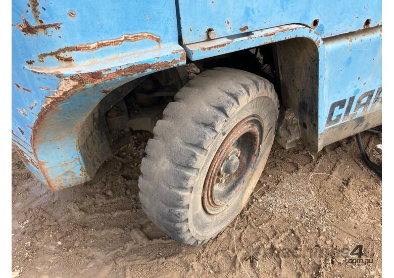 caption 1992 Clark C500Y100 Forklift (Solid Tyre)