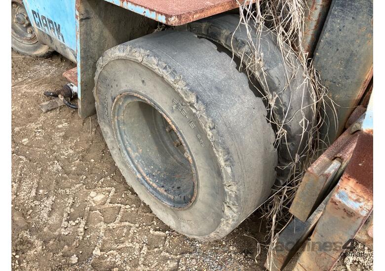 caption 1992 Clark C500Y100 Forklift (Solid Tyre)