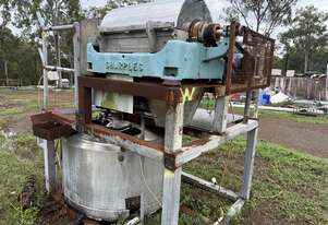 Decanter Sharples P3000 on frame with SS tank