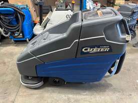 Floor scrubbing machine - picture0' - Click to enlarge