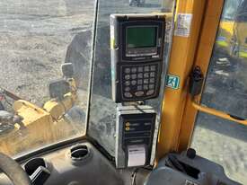 Volvo L120 E Wheel Loader - picture0' - Click to enlarge