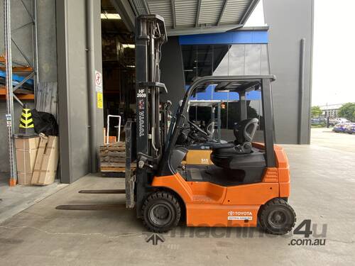 caption Toyota Electric Forklift 7FB20 2005- Well Maintained!