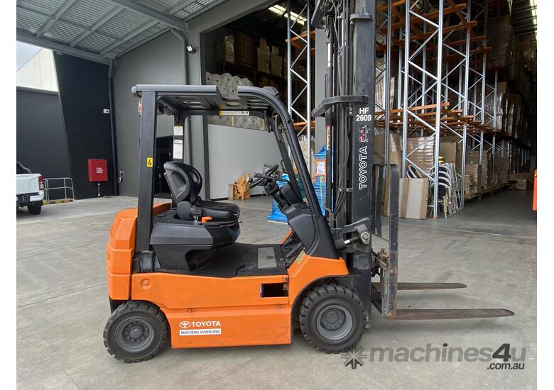 caption Toyota Electric Forklift 7FB20 2005- Well Maintained!
