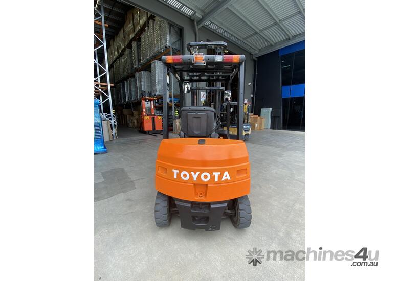 caption Toyota Electric Forklift 7FB20 2005- Well Maintained!