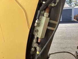 Caterpillar 432E Backhoe Loader - picture2' - Click to enlarge