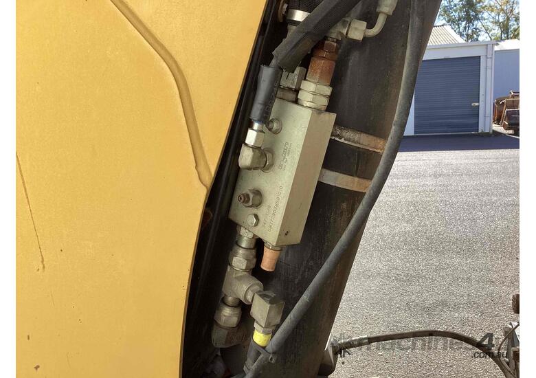 caption Caterpillar 432E Backhoe Loader
